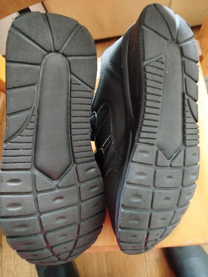 Baskets à scratch noires pointure 38 - photo numéro 2