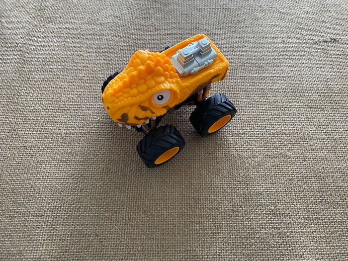 Voiture jouet lot de 2 Monster Truck tyrannosaure rex et dragon - photo numéro 2