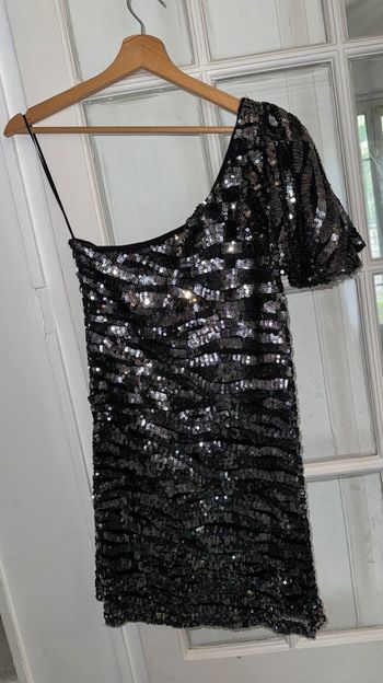 Robe sequins Zara Taille M Longueur totale  85 cm