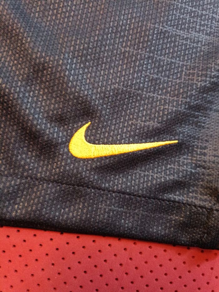 Short de foot FC Barcelone+ chaussettes, Nike Authentique Officiel taille 12/13 ans, Neuf - photo numéro 5