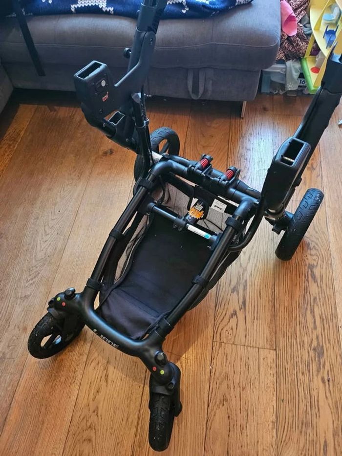 Poussette Jane Epic Matrix Light 2 + Nacelle Matrix Light 2 + Base Isofix Matrix - photo numéro 6