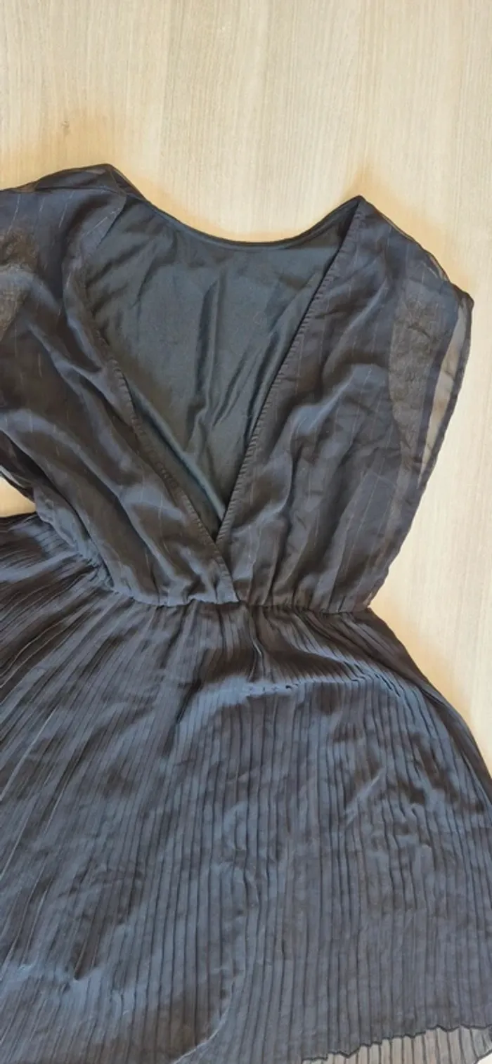Robe noire dos nu - photo numéro 3