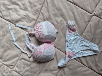 Ensemble sous vêtements blanc et rose T M "neuf" 3.50€