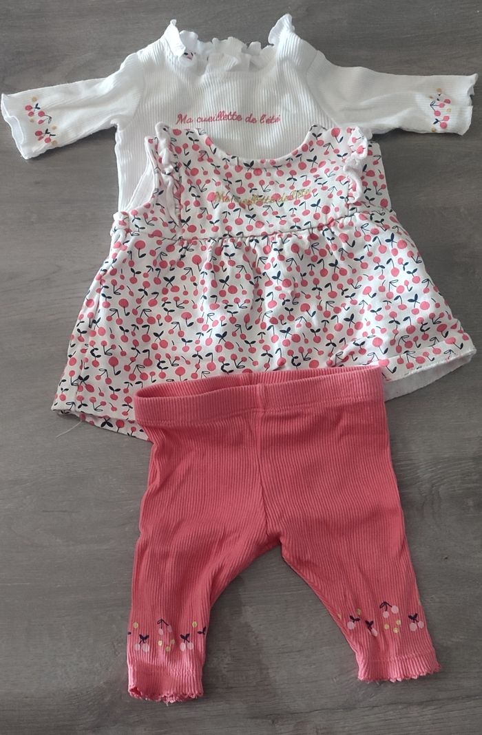 Ensemble mot d'enfants fille 1 mois