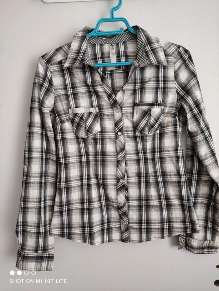 Chemise noir et blanche cache cache