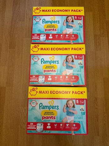 Lot de 3 cartons de couches Pampers Premium Pants taille 5 pour 11 à 17 kg - Neuf