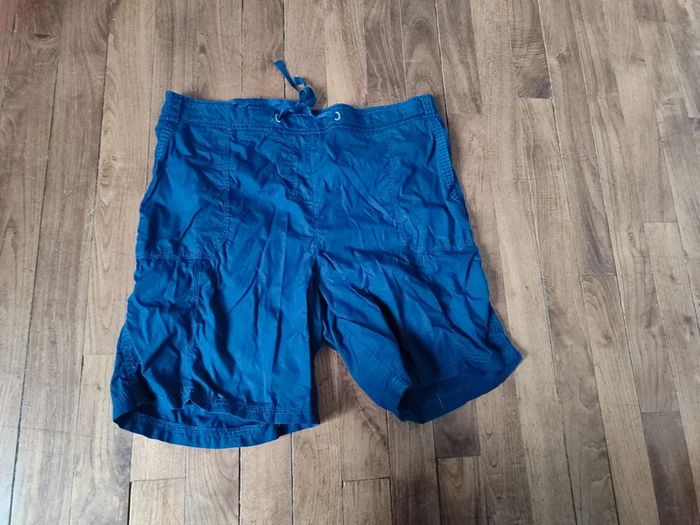 Short bleu