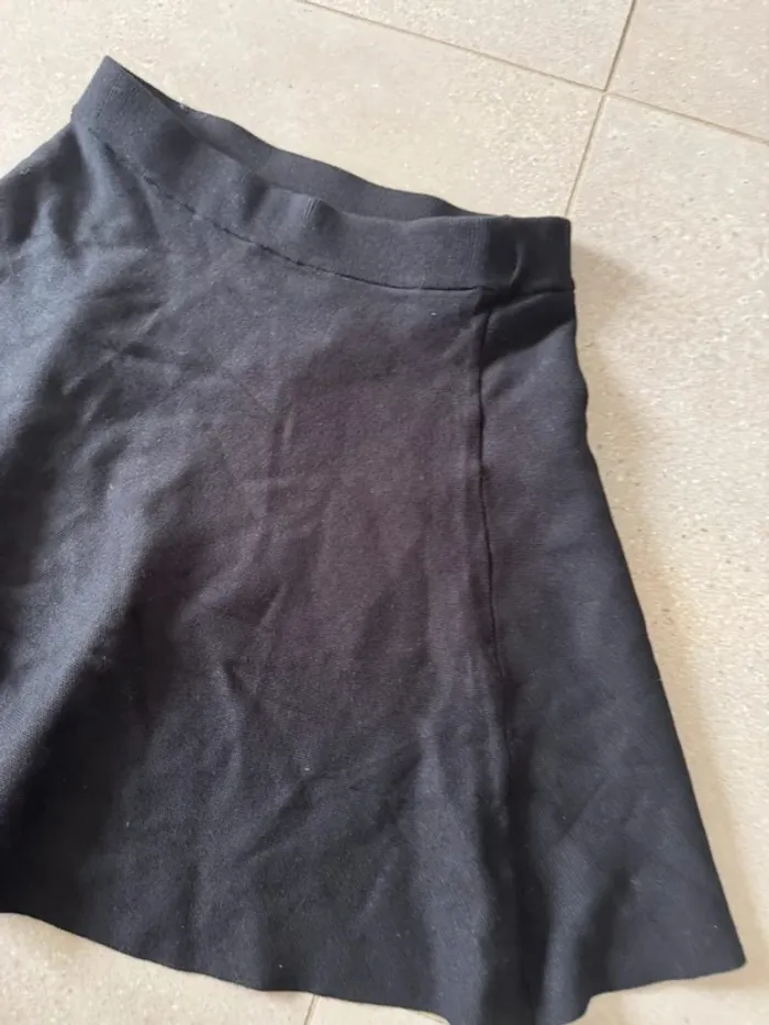 Jupe élastique noire Y.A.S, taille M, neuve avec étiquette, valeur 50€ 50cm longueur - photo numéro 2