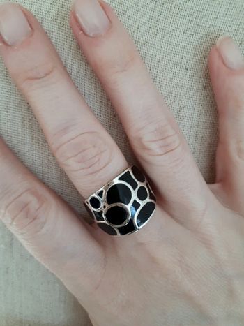 Bague noire et argentée