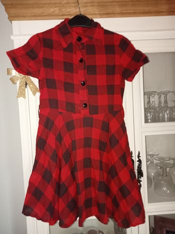 Petite robe estivale a carreaux taille 6 ans excellent état