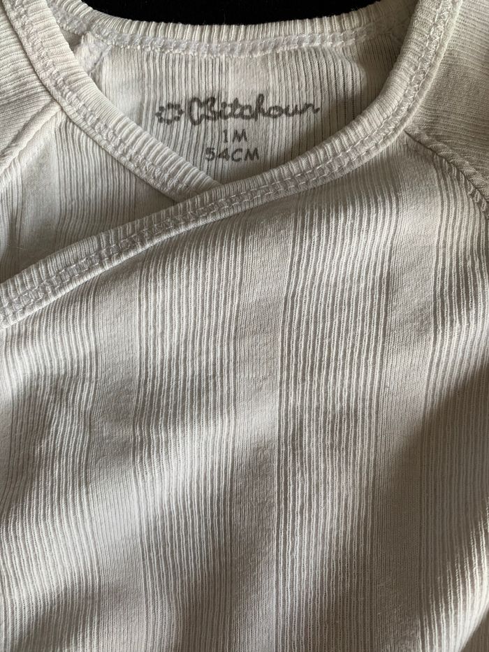 Lot 4 bodies blancs 1 mois - photo numéro 3