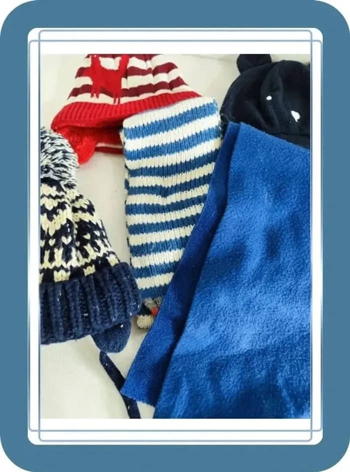 Lot de 3 bonnets 41cm  et 2 écharpes, bon état - photo numéro 4