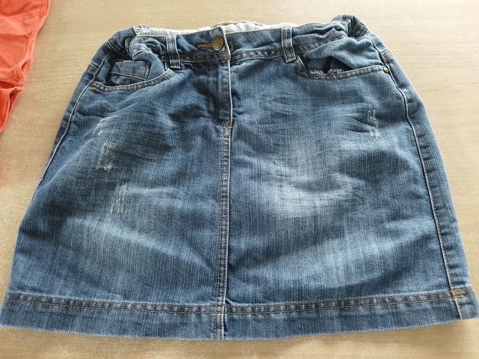 Jupe en jean tape à l'oeil