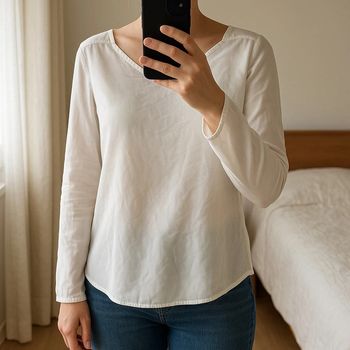 Blouse. Blanche. Femme. À manches longues.