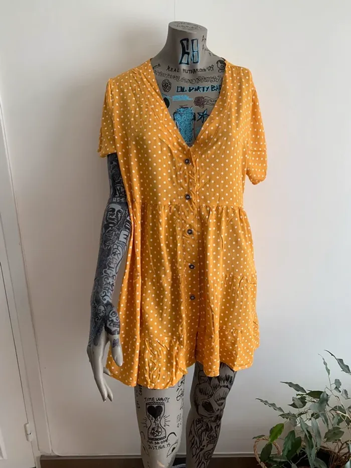 Robe jaune à pois blanc