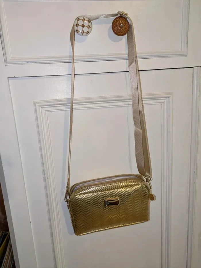 🌸 Sac bandoulière doré brillant – NEUF - photo numéro 3