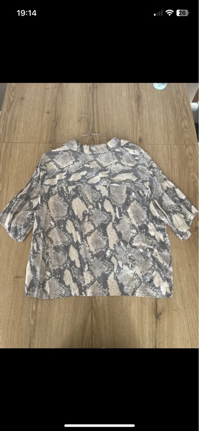 Blouse effet serpent grise et beige H&M taille S 🐍 - photo numéro 3