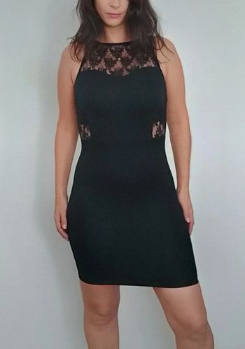 Robe moulante empiècement et dos dentelle