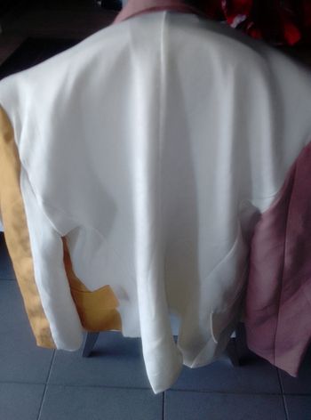 3 Vestes plusieurs coloris, plusieurs tailles 