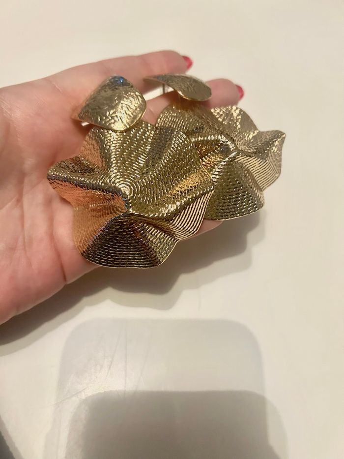 Belles boucles d’oreilles NEUVES pour femme couleur doré - photo numéro 5