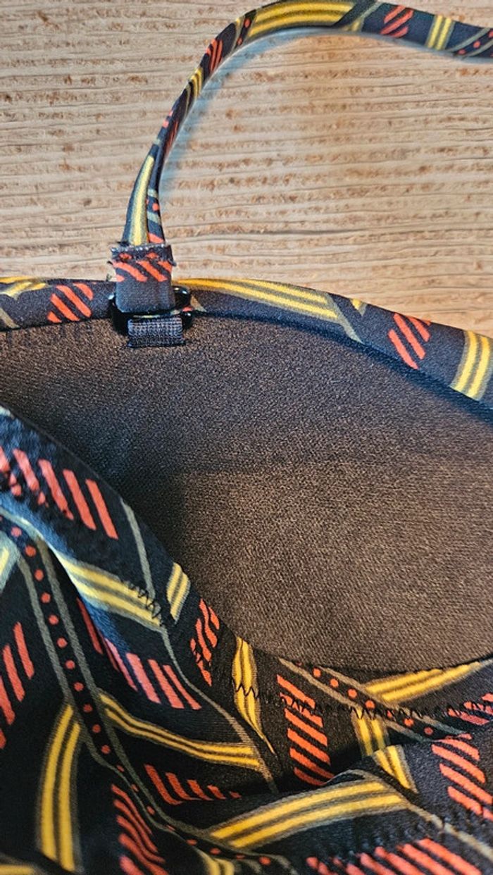 Haut de bikini noir avec dessin, Kiabi, taille 40/42, nickel - photo numéro 7