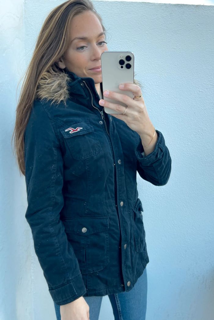 Manteau Hollister bleu marine avec logo rouge - photo numéro 13