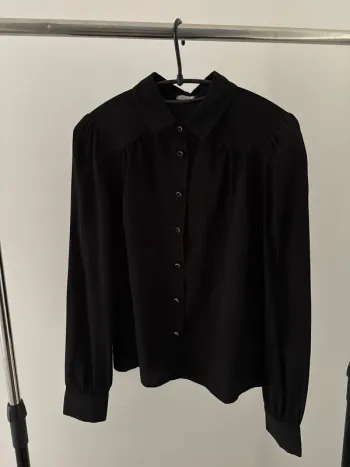 Chemise noire effet satin