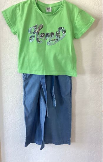 Ensemble teeshirt  licorne et pantalon fin  aspect jean 5 ans