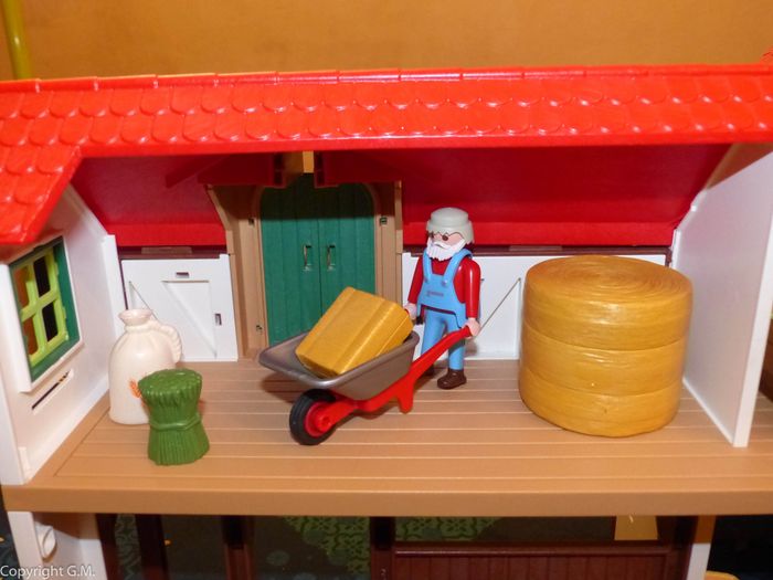 Playmobils la grande ferme moderne + personnages etc - photo numéro 9