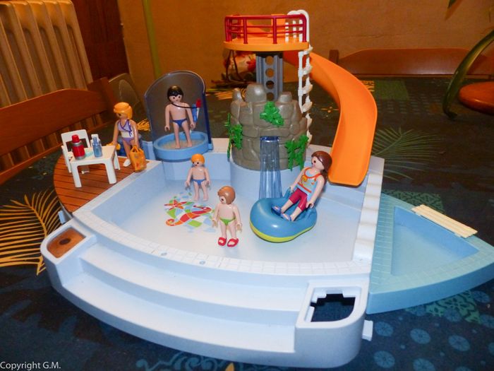Lot playmobils la grande piscine avec toboggan