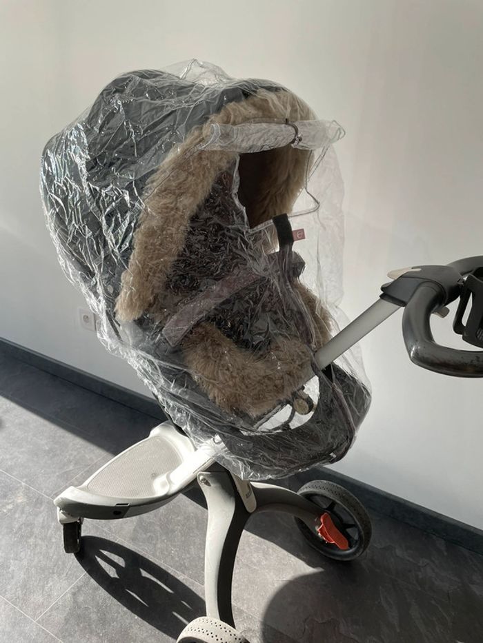 Poussette Stokke Xplory gris v3 complète + nacelle + kit hiver + peau mouton - photo numéro 14