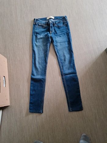 Jeans holister très bon etat
