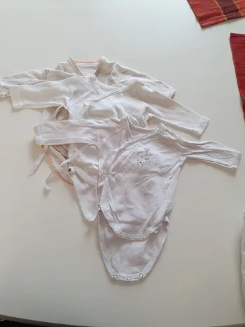 Lots 3 bodies petit bateau