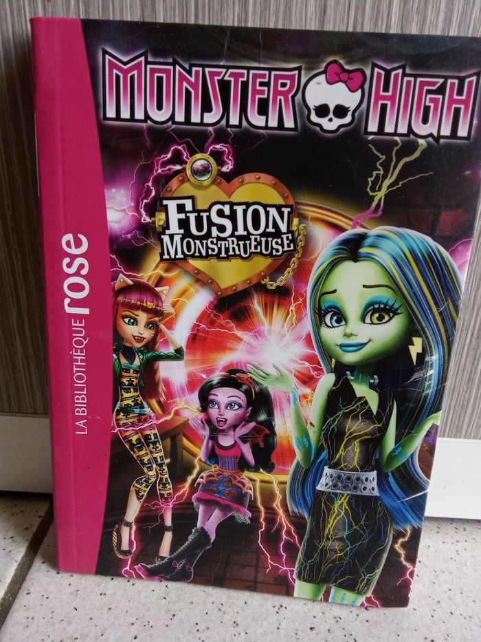 Livre roman bibliothèque rose Fusion monstrueuse,  numéro  6