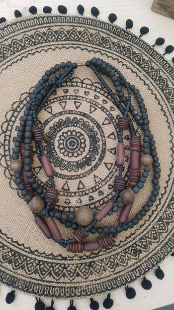 Collier en bois
