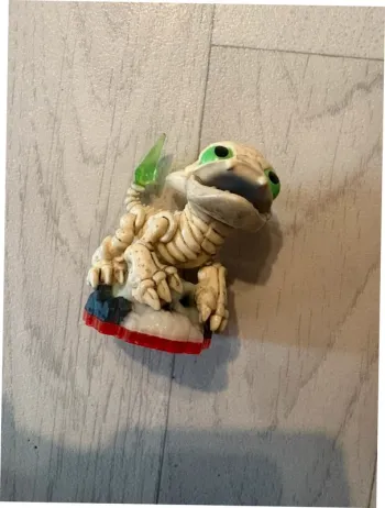 Figurine skylanders funny bone très bon état