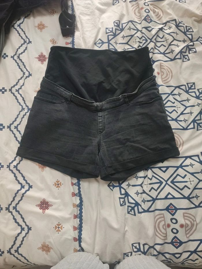 Short noir de grossesse