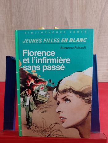 Florence et l'infirmière sans passé : Jeunes filles en blanc, 1985, bibliothèque verte