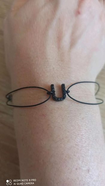 Bracelet  noir  lettre u