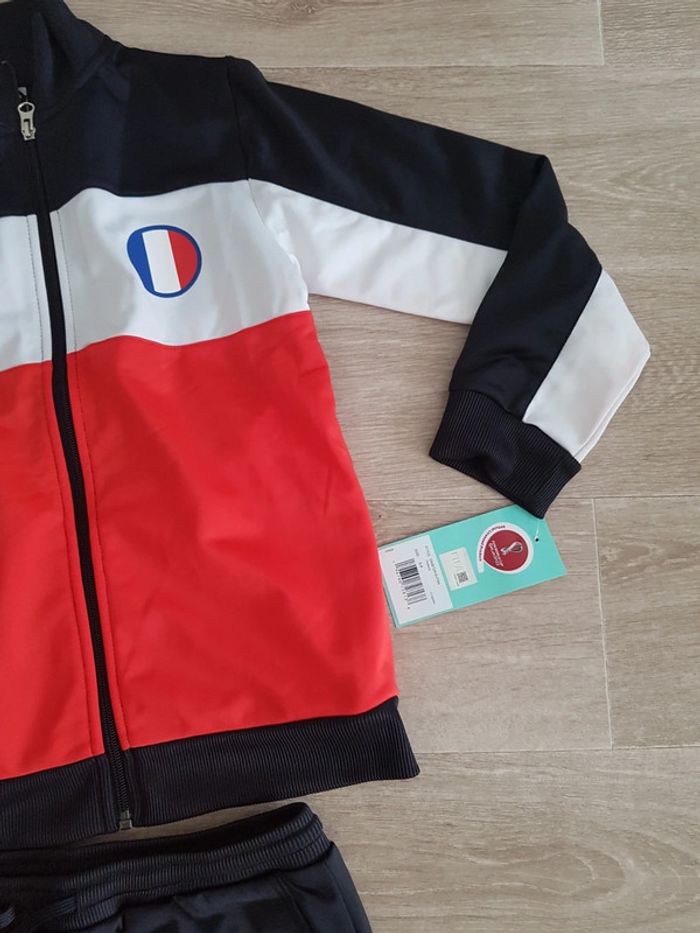 Ensemble survêtement de sport taille 8 ans neuf - photo numéro 8