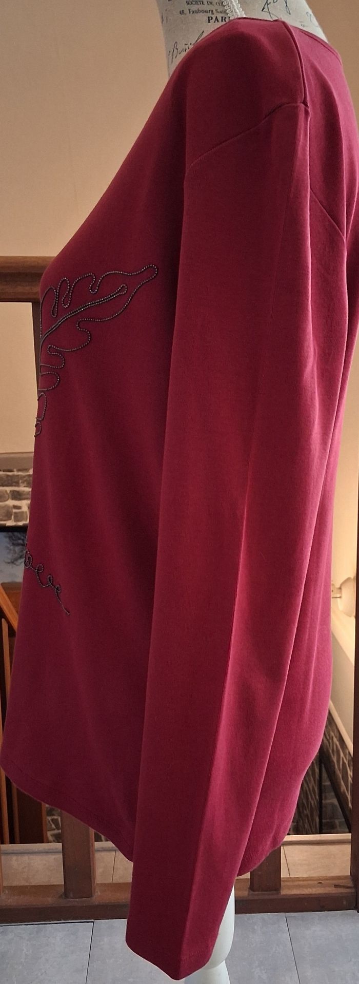 Pull léger bordeaux avec décoration en métal - photo numéro 3