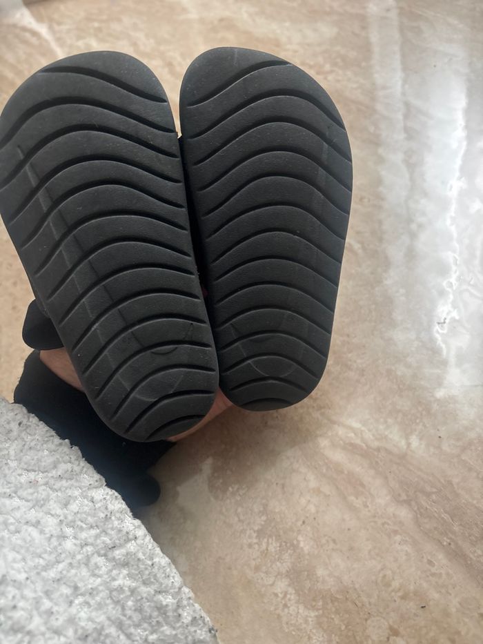 Claquettes Nike taille 25 - photo numéro 3