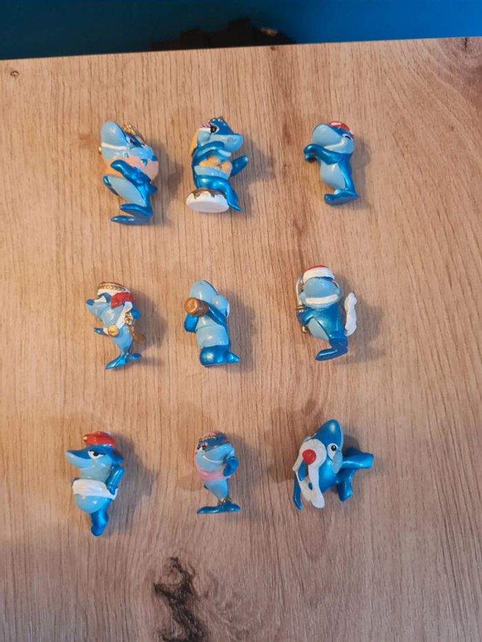 Lot de 9 figurines Kinder Vintages Requins