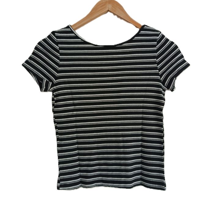 T-shirt noir rayures blanches. La Sweety. Taille 34 / 36 / 38 - photo numéro 5