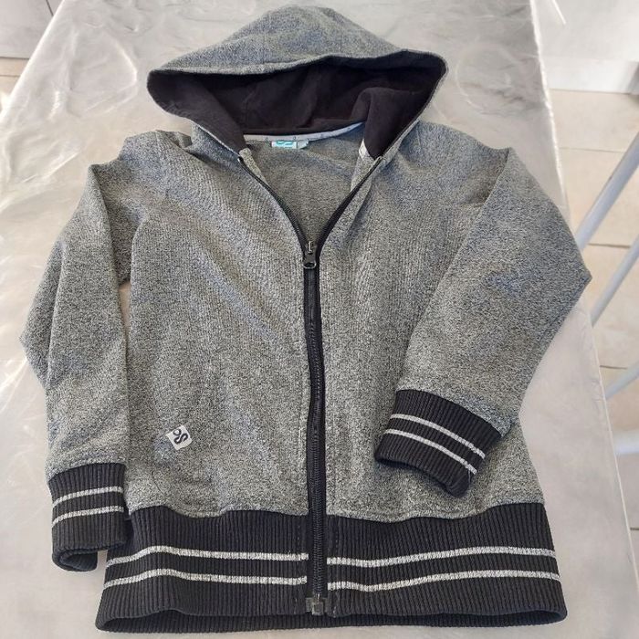 Gilet gris avec capuche gris chiné