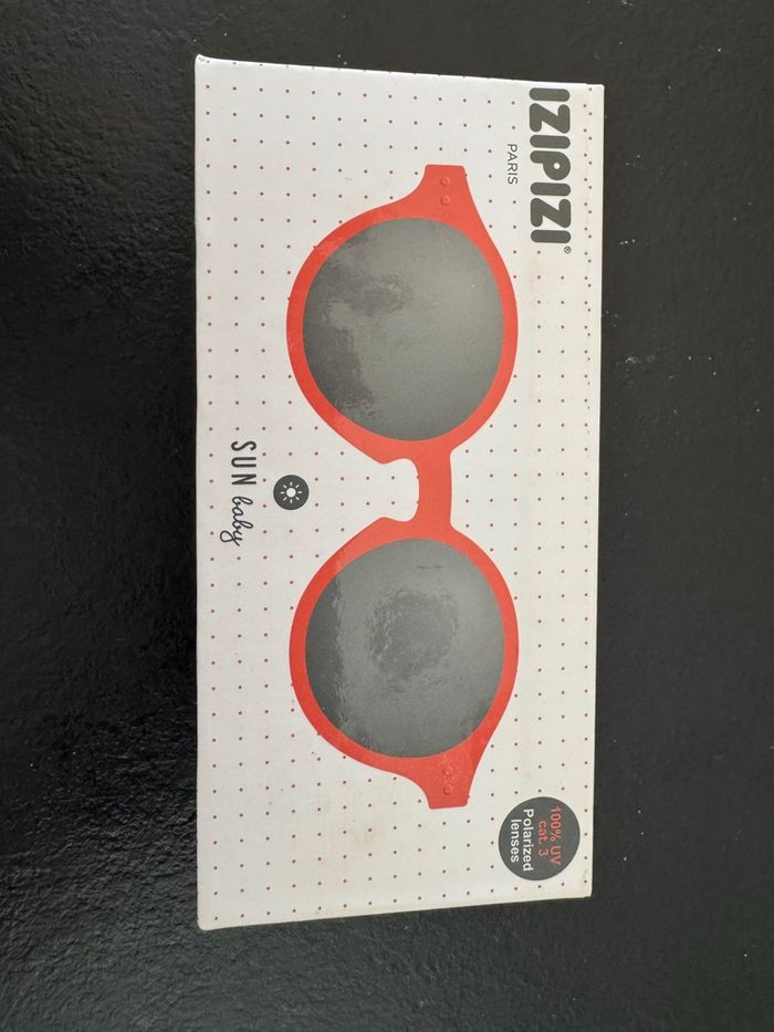Lunettes de soleil bébé neuve - photo numéro 3