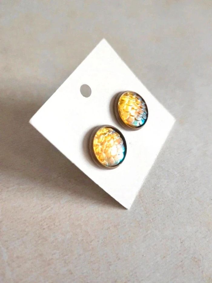 Boucles puces d'oreilles rond jaune écaille holographique bronze 🇨🇵 Fabrication Artisanale - Ø 12mm - photo numéro 2