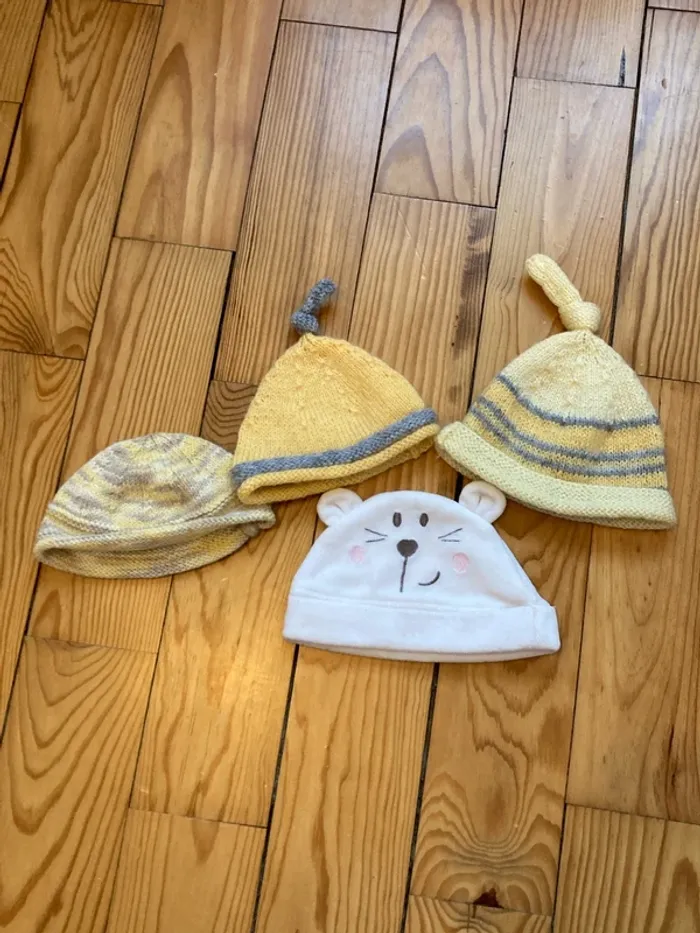 Lot de bonnets de naissances laine et coton