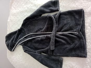 Peignoir gris 4 ans en excellent état