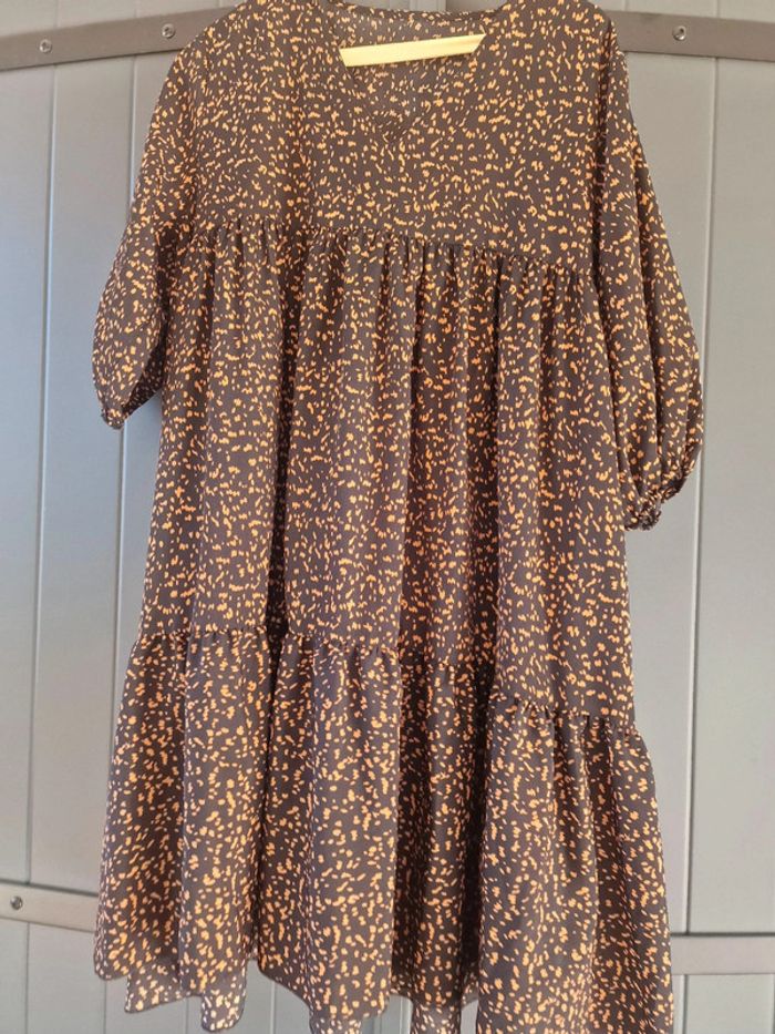 Robe noir volant a imprimé marron - photo numéro 3